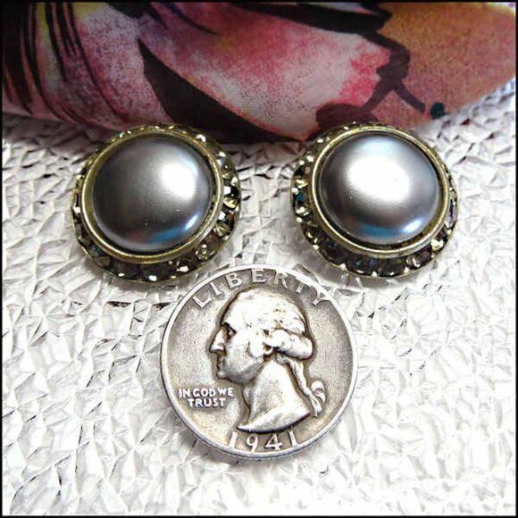 1950s Coro Grey Pearl Rhinestone Button Vintage Clip Earrings - Picture 5 of 6
